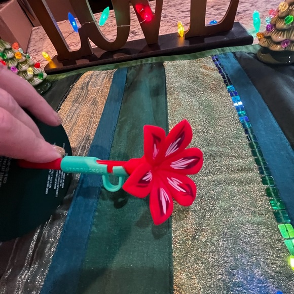 NEW Starbucks Holiday 2022 Poinsettia Silicon Straw Topper Cold Cup Tumbler - Picture 6 of 8